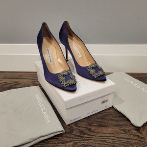 "Manolo Blahnik Hangisi 90 Satin Pump size 40"